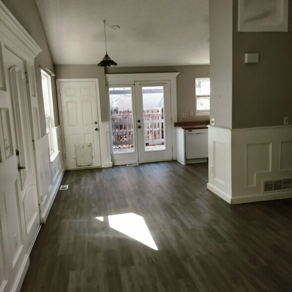 Building Photo - 4921 S Rifle Ct