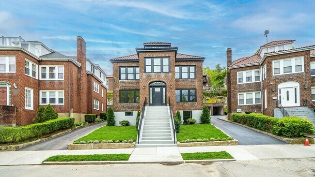 Primary Photo - 140 Columbia St