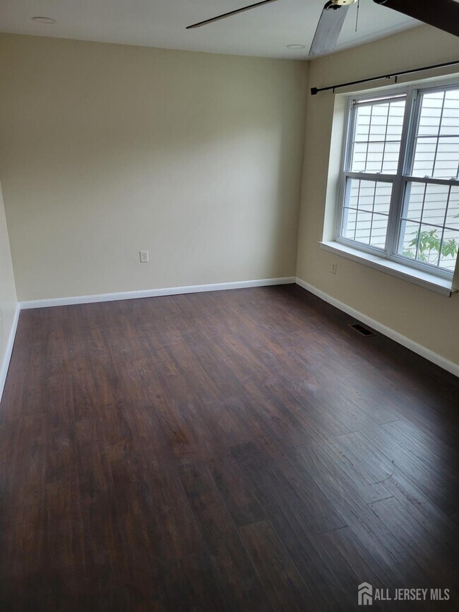 Building Photo - 15 Van Pelt Ct