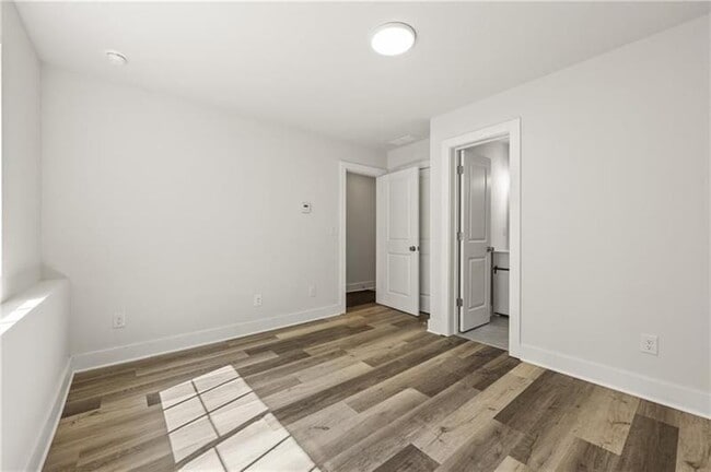 Building Photo - 3165 Dogwood Dr