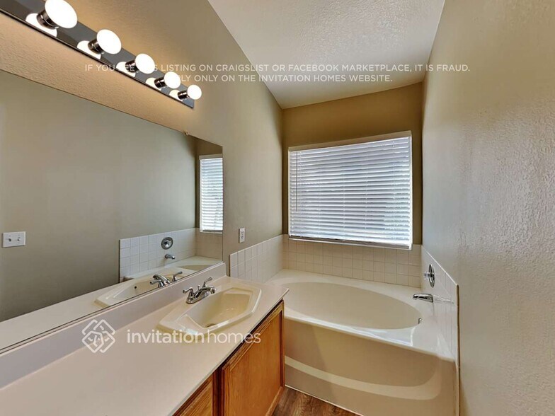 Building Photo - 1897 Longmeadow St