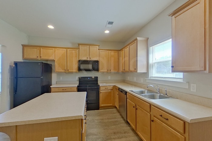 Building Photo - 105 Robin St