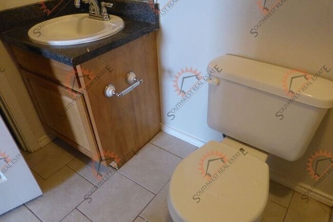 Building Photo - Perfect for roommates--2 bedroom 2 bathroo...
