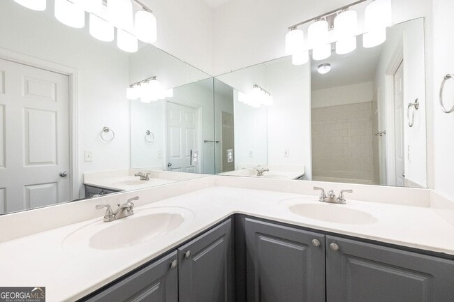 Building Photo - 3334 Peachtree Rd NE