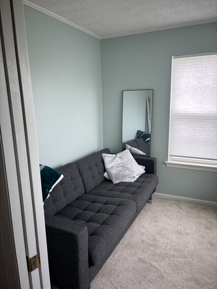 Guest bedroom #2/office space - 44 Ebony Ct