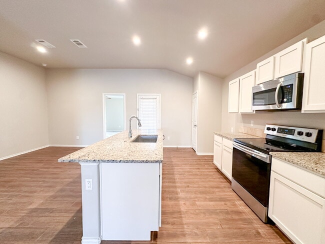 Building Photo - 3/2/2 Home in Windstone!