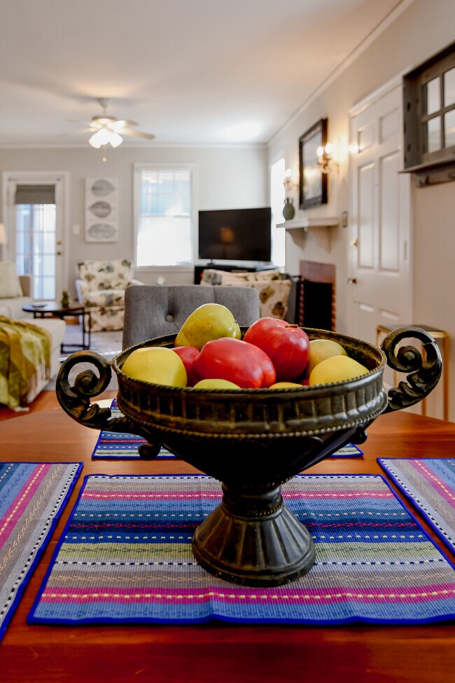 Building Photo - 2631 Oakland Ave