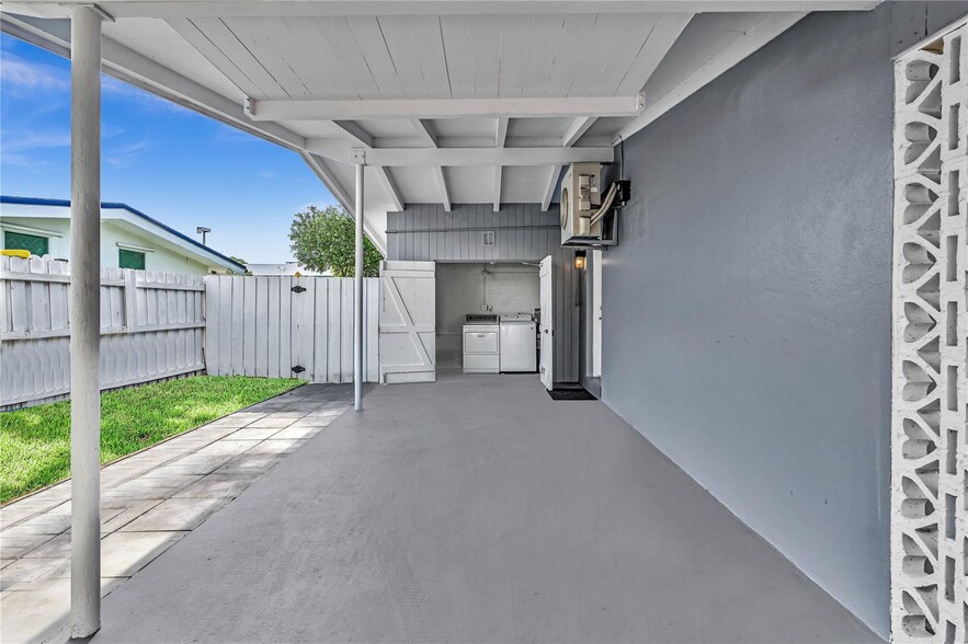 Building Photo - 2448 Andros Ln