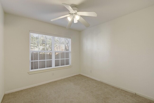 Building Photo - 1909 Winsted Ln