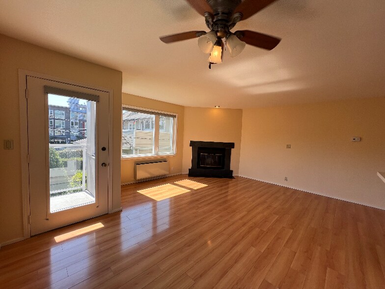 Building Photo - 215 14th Ave E