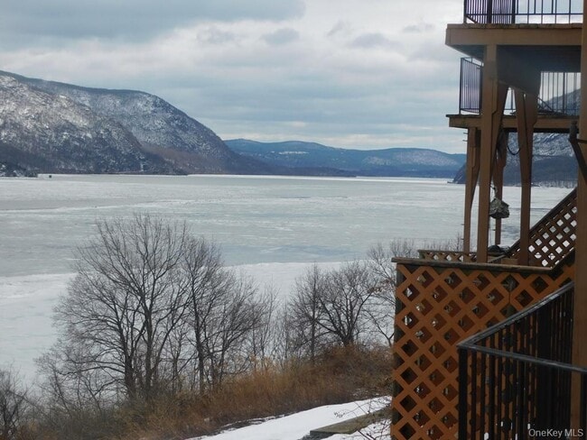 Building Photo - 729 Hewitt Ln