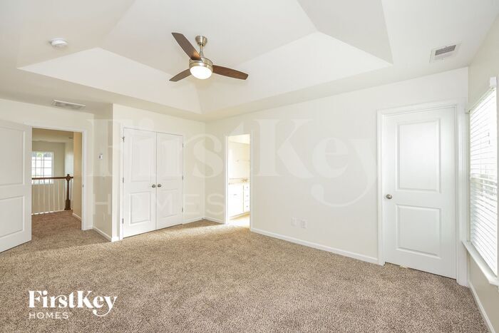 Building Photo - 736 Redbud Ln