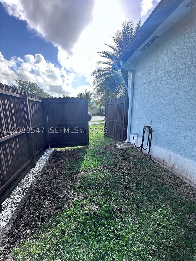 Building Photo - 4400 SW 164th Path