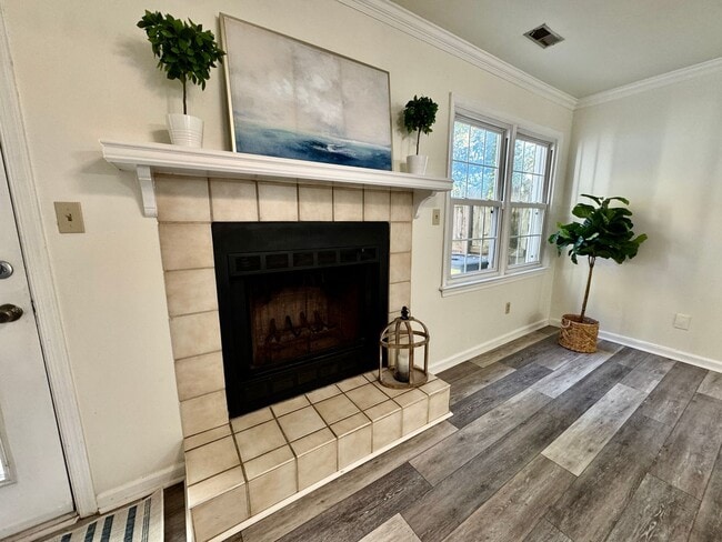 Building Photo - 3-Bedroom Townhome Ready NOW!! Completely Updated - Fenced Backyard - Exterior Storage!