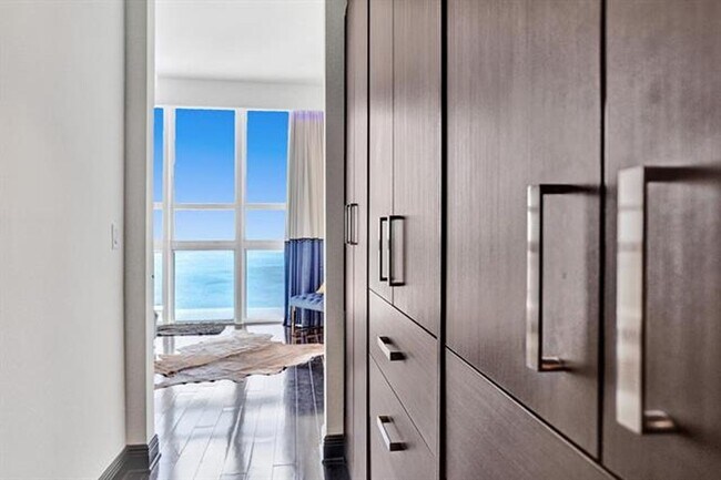 Building Photo - 951 Brickell Ave