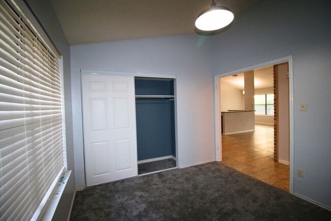 Building Photo - 9347 Laurel Grove