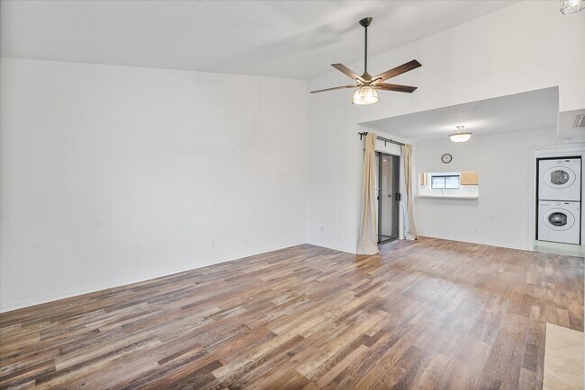 Building Photo - 3100 Walnut Bend Ln