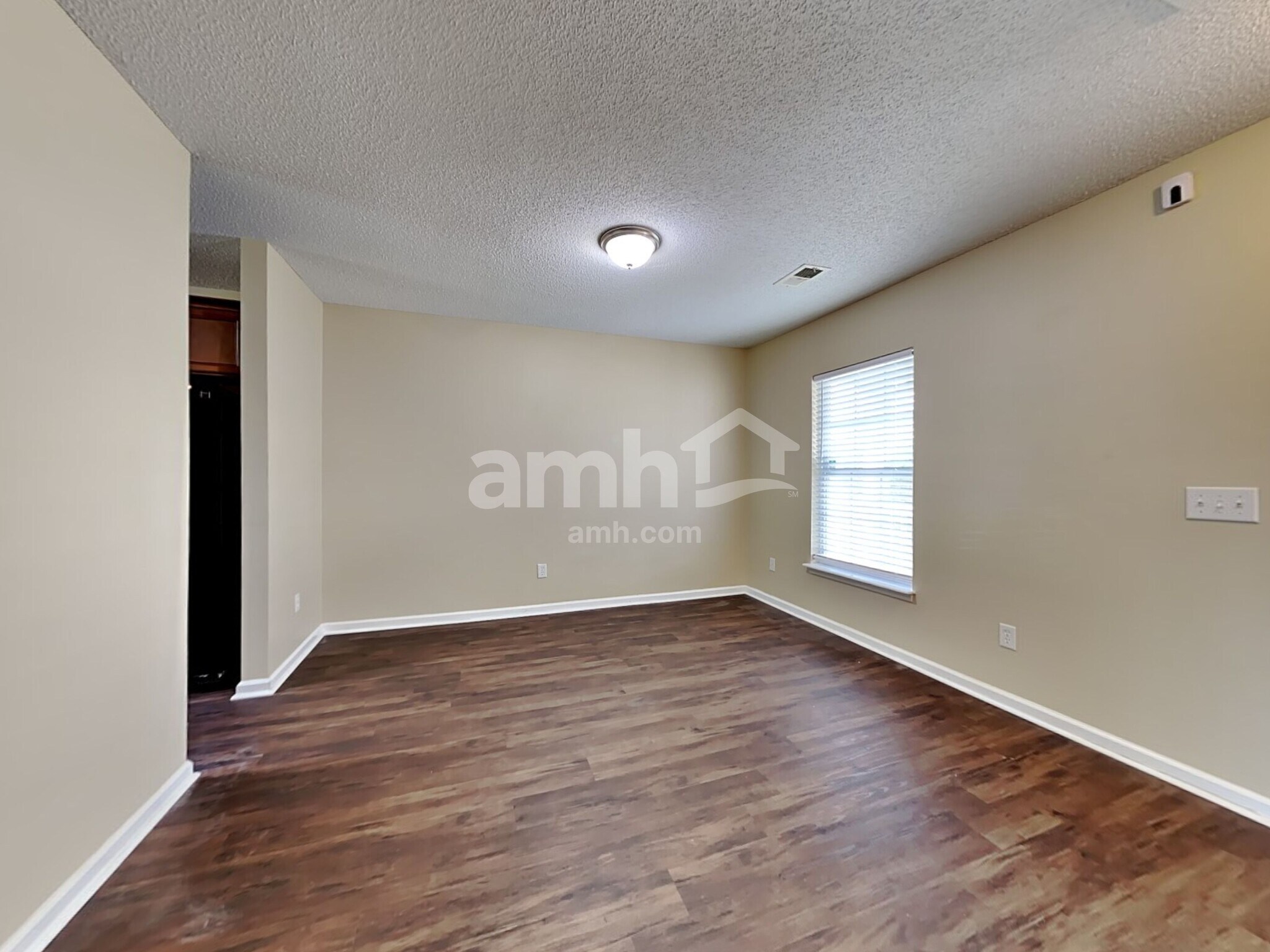 Building Photo - 304 S Port Dr