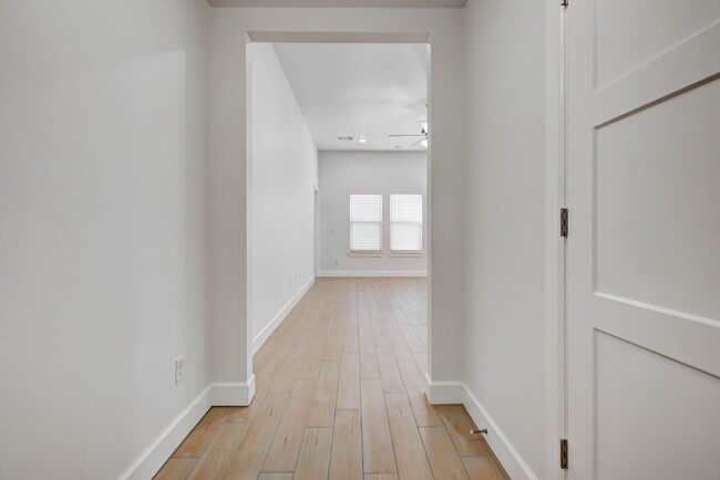 Building Photo - 323 Woodrock St