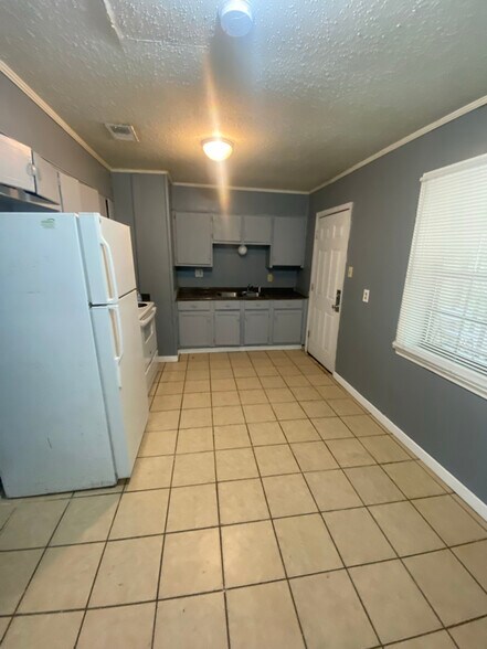 Building Photo - 3918 Monterey Dr