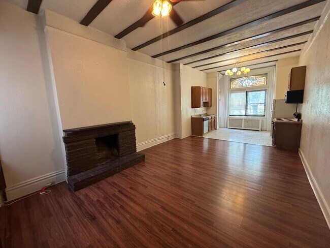 Building Photo - 816 Cedar Ave