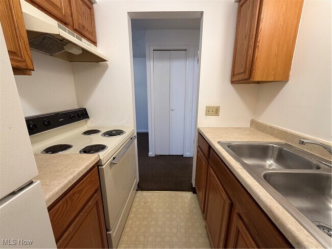 Building Photo - 4107 Orchard Dale Dr NW