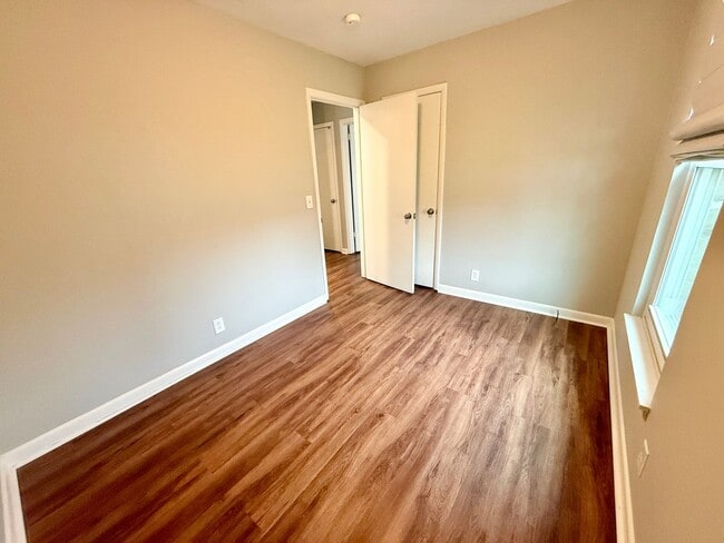 Building Photo - 3 Bedroom 1.5 Bath House w/Large Yard- Easy access to OHB and Nolensville Pk $1950