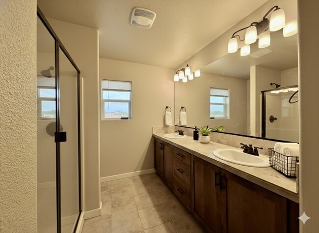 Building Photo - Modern 4-Bedroom Gem | Maintenance-Free Living & Private Side Yard!