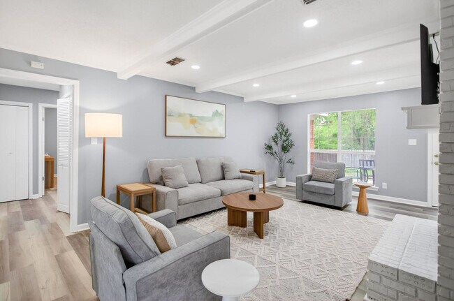 Building Photo - 2420 Haddington Rd