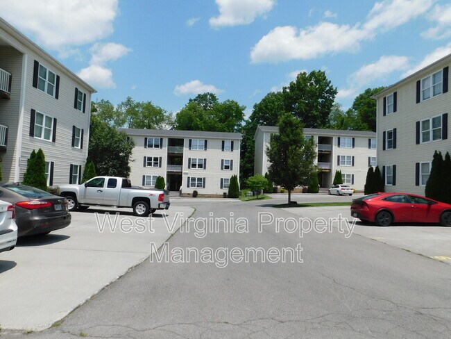 Building Photo - 210 Cardinal Wy