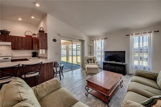 Building Photo - 1438 SE 23rd St