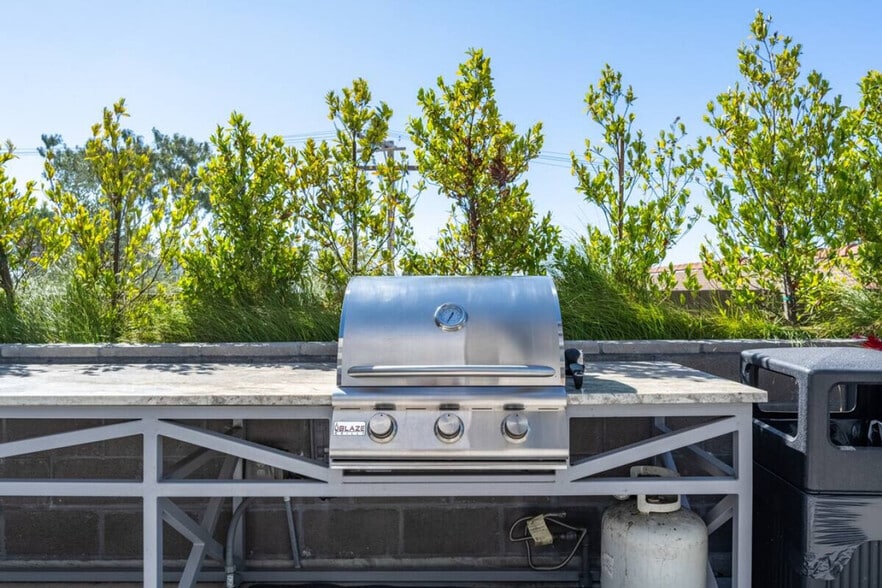 Building Photo - 4325 Ohio St