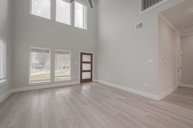 Building Photo - 9204 Buffum St