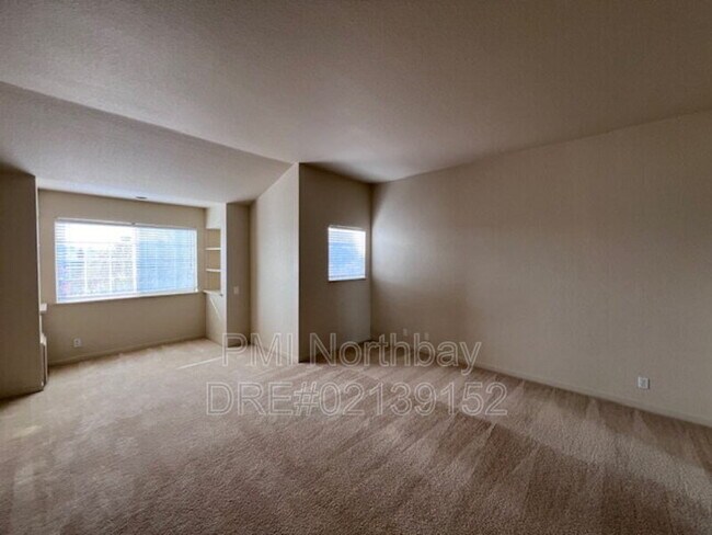 Building Photo - 3213 Hilton Head Dr