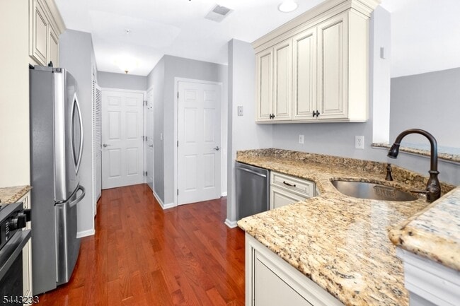 Building Photo - 418 Dalton Ct