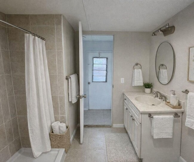 Building Photo - 108 Southland Ct