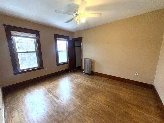 Building Photo - 412 Grafton St