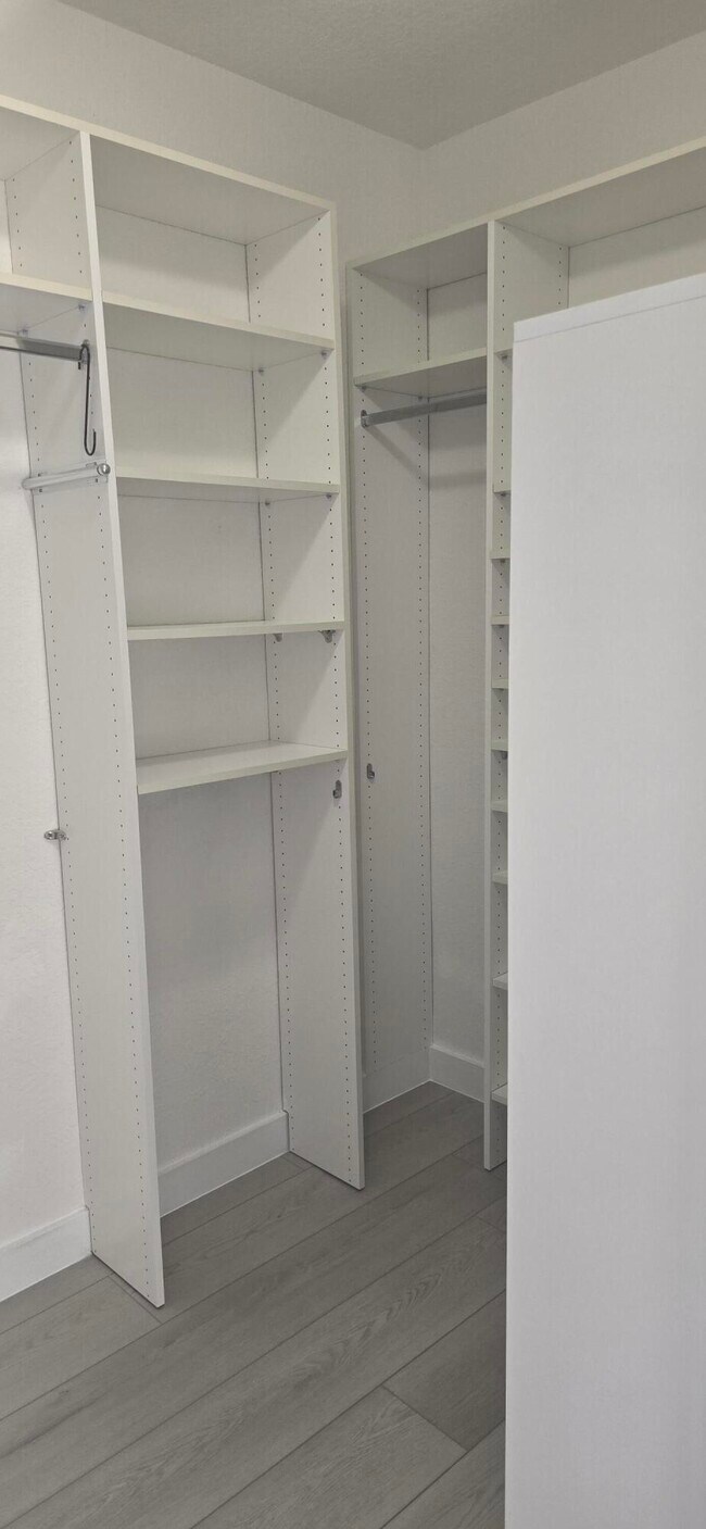 Building Photo - 2919 Crestwood Ter