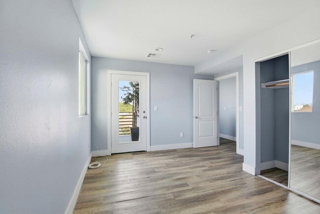 Building Photo - 608 E 29th St