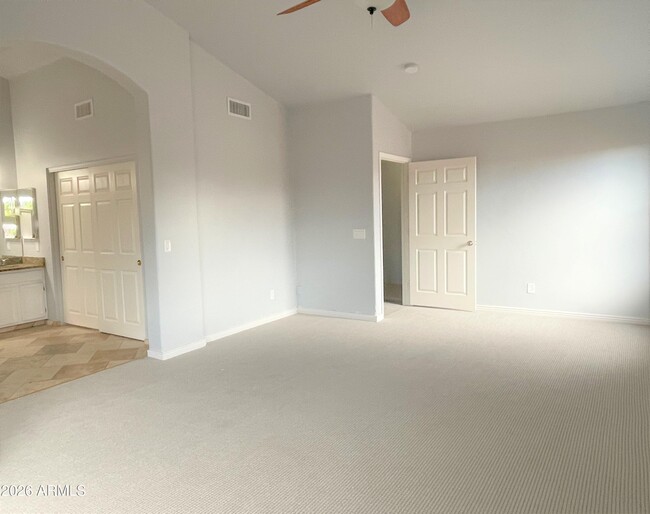 Building Photo - 5164 W Ross Dr