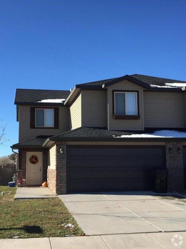Building Photo - Corner Lot Duplex in Family Friendly Neigh...