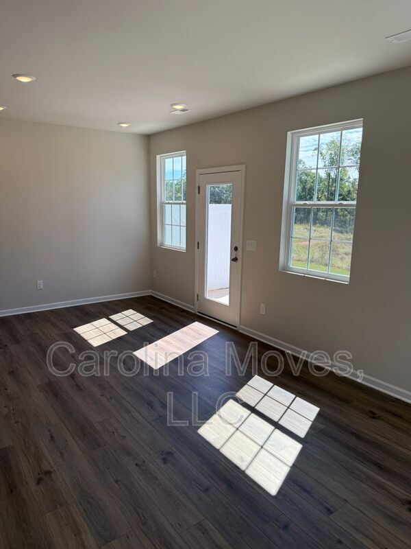 Building Photo - 15 Twiggs Ln