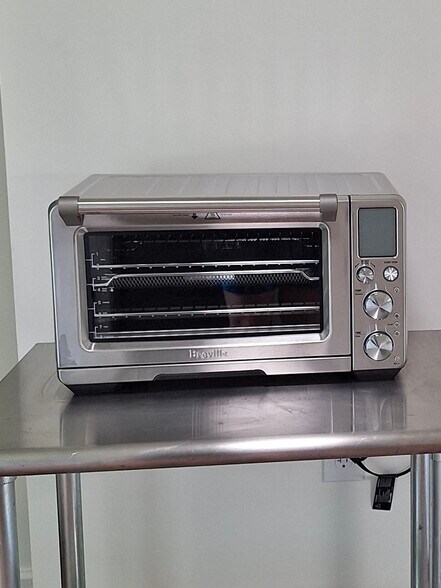 Breville Convection oven/air fryer - 4920 Mandel Rd