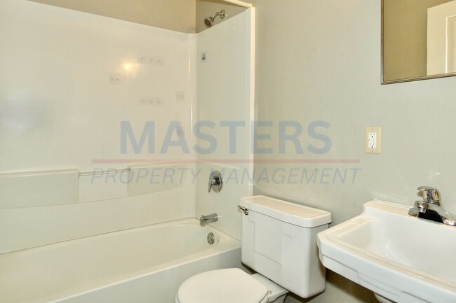 Building Photo - 5765 Steffens Ave