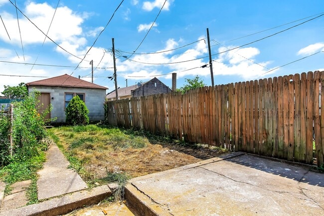 Building Photo - Coming Soon! Cozy 3 Bedroom, 1 Bath Home i...
