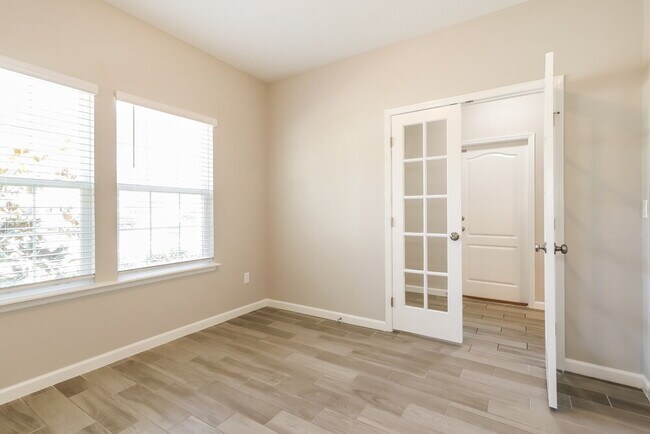 Building Photo - 10392 Pavnes Creek Dr