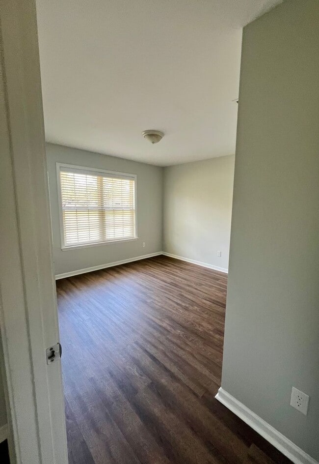 Building Photo - 1372 Lovers Lane Rd