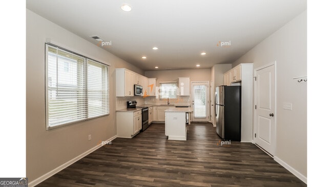 Building Photo - 3658 Madison St