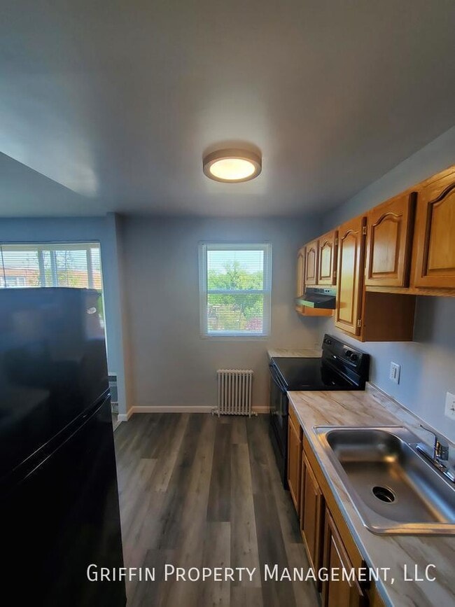 Building Photo - 4000 E. St. S.E-301