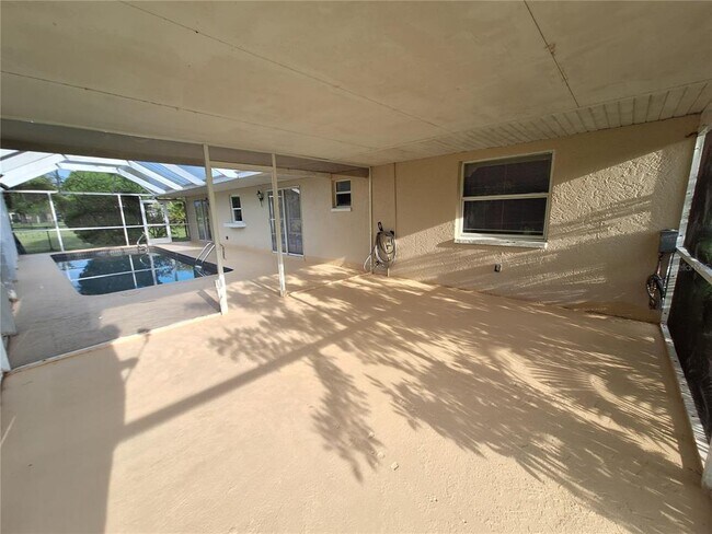Building Photo - 259 Franca St